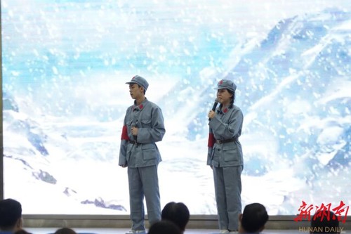 雷竞技raybet官网版下载:诵读红色经典 弘扬红色精神