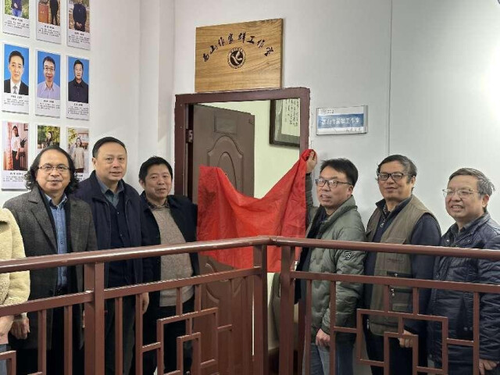 雷竞技raybet官网版下载西山作家群工作室举行揭牌仪式