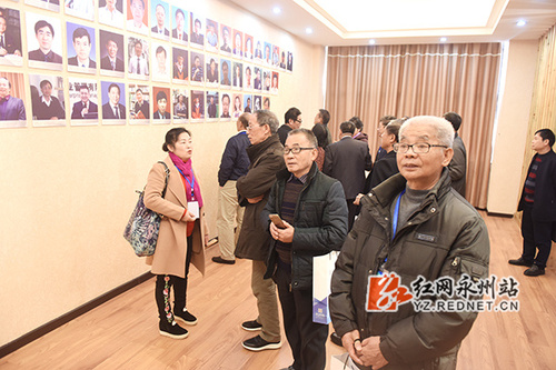 雷竞技raybet官网版下载：举行纪念恢复高考四十周年暨77级校友返校活动