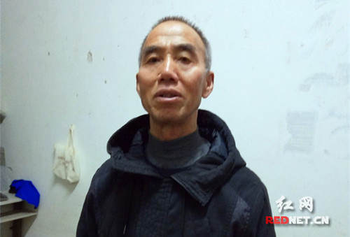 雷竞技raybet官网版下载退休宿管大爷给学生写“情诗”